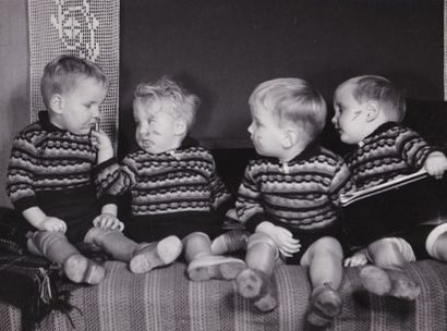 null SCANDINAVIE : Reportage sur 4 enfants, 1939. Quatre tirages argentique d’époque...