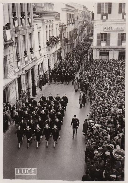 null LUCE : Italie fasciste, 1938. Cinq tirages argentiques d’époque, tamponnés au...