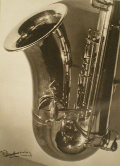 null Pierre AURADON : Saxophone, c.1950. Tirage argentique d’époque, monté sur carton...