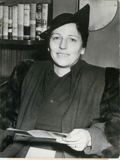 null Anonyme. Pearl BUCK (1892-1973). Une photographie
