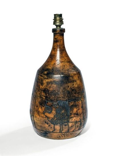 null Jacques BLIN (1920-1955). 

Pied de lampe à décor gravé de fauves, en céramique...