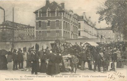 null 10 CARTES POSTALES LES MARCHES : Petite Sélection. "Clermont Ferrand-Le marché...