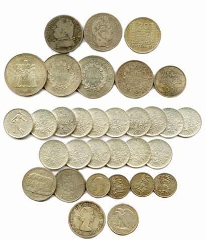 null Lot de 32 pièces d'Argent Françaises et Etrangères : 5 Francs Louis XVIII-1815...