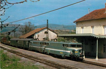 null 49 CARTES POSTALES LOCOMOTION FERROVIAIRE : Gares & Trains. Dont" Tours-La Gare-Sortie...