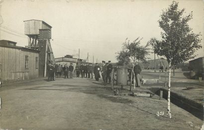 null 121 CARTES POSTALES MILITARIA : Diverses Epoques - France & Etrangers. Cartes...