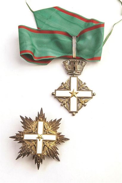 null Italie. Ordre national du Mérite. Croix de commandeur et plaque. Métal émaillé....