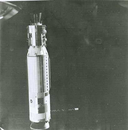 null Nasa. Apollo 8. Photographie du rendez-vous avec le module de la fusée cible...