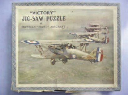 null 1 PUZZLE : Hawker Hart. Puzzle ancien en bois, marque Victory, avec des biplans...