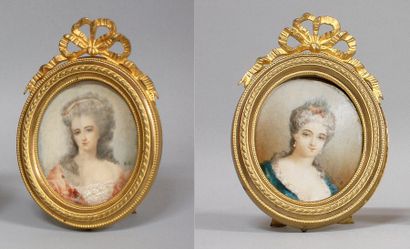 Ecole Française (dans le goût du XVIIIème siècle) 1-Portrait de femme en buste sous...