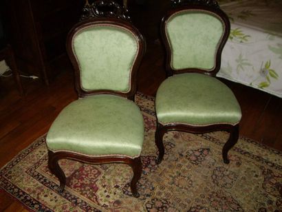 null Paire de chaises Napoléon III, d'inspiration Louis XV et recouvertes de soierie...