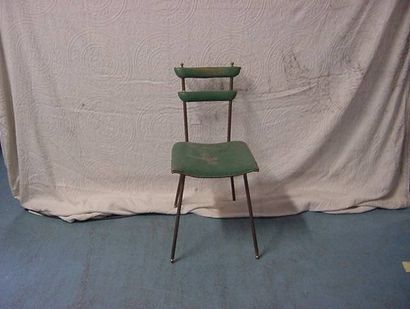 null Chaise cuir vert avec ossature métal, avec chaise lot 19