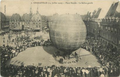 null 2 CARTES POSTALES BALLONS : Sélection. "2-Charleville (14.07.1910)-Place Ducale-Le...