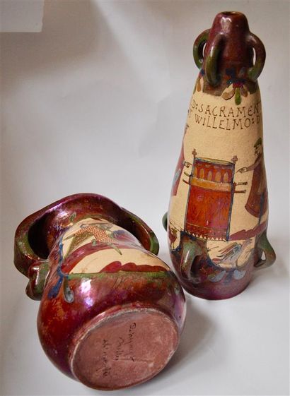null Deux vases en faïence à décor de la broderie de Bayeux. 
