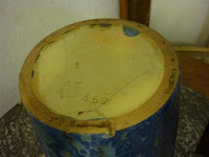 null PIERREFONDS.
Vase en grés émaillé a décor bleu. La base portant le tampon de...