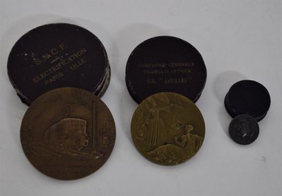 null Médaille commémorative en bronze CGT Antilles. 
Médaille commémorative en bronze...
