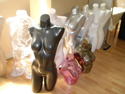 null Mannequins féminins, bustes.