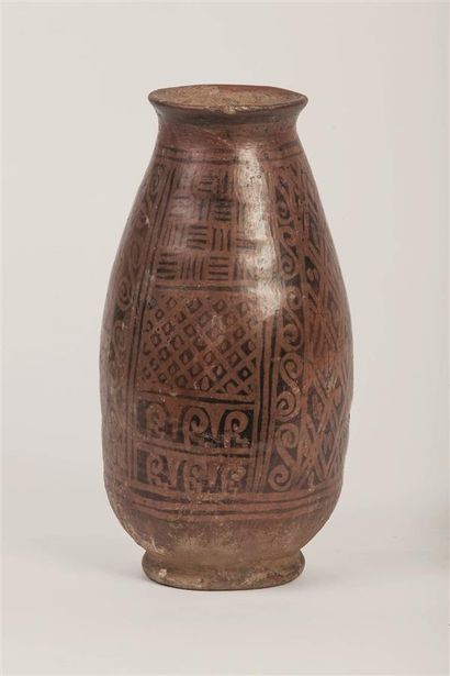 null Vase haut pansu avec col évasé, décoré de motifs géométriques.
Culture Tuncahuan/Piartal,...