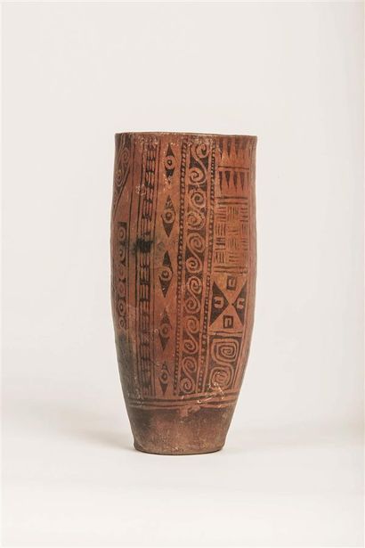 null Vase haut de forme évasée, décoré de motifs géométriques.
Culture Tuncahuan/Piartal,...