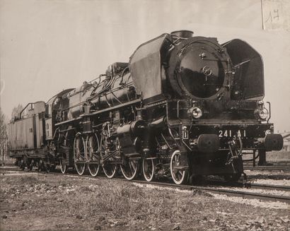 null Cinq photos de locomotives : BB, pacific et TGV.