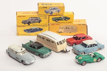 null Dinky Toys. Six pièces 1/43e : Lincoln Première (532), Caravane (810), Aston...