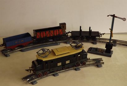  Lot de train en écart O, 1935 comprenant un coffret JEP - France avec loco. 2D2...