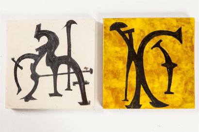 null Luc MERTENS (1913-2004).
Compositions abstraites. 
Deux carreaux en terre cuite...