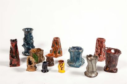 null Luc MERTENS (1913-2004).
Lot de douze vases en terre cuite polychrome émaillée....
