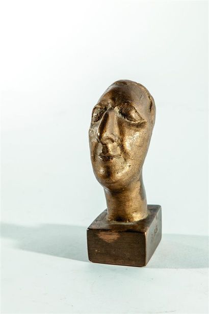 null École du XXe siècle - B. BISK.
Buste d'homme.
Bronze à patine dorée, signé sur...