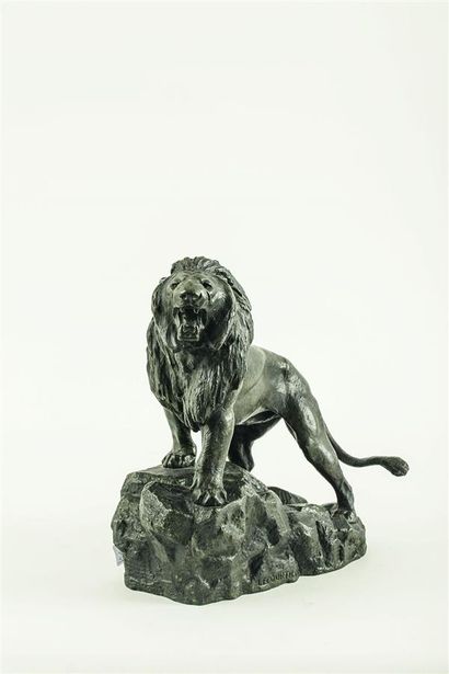 null Prosper LECOURTIER (1855-1924/25).
Lion rugissant.
Épreuve en bronze patiné,...