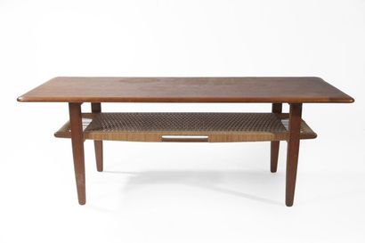 null Travail danois des années 1960. 
Table basse en bois de placage rectangulaire...