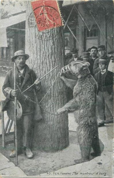 null 2 CARTES POSTALES MONTREURS D'OURS : 43-Fête Foraine-Le Montreur d'Ours (timbrée...