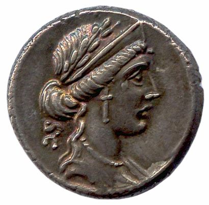 null LICINIA P.Licinius Crassus M.f; 55 avant J.-C. Buste drapé, diadémé et lauré...
