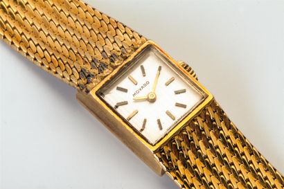 null MOVADO.
Montre bracelet de dame en or jaune 18k (750/1000e) boitier de forme...