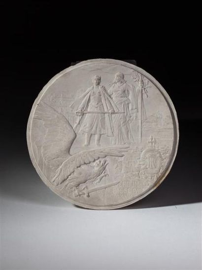 null 4 Plâtres représentant : deux femmes et un aigle, portant inscription : Verdun....