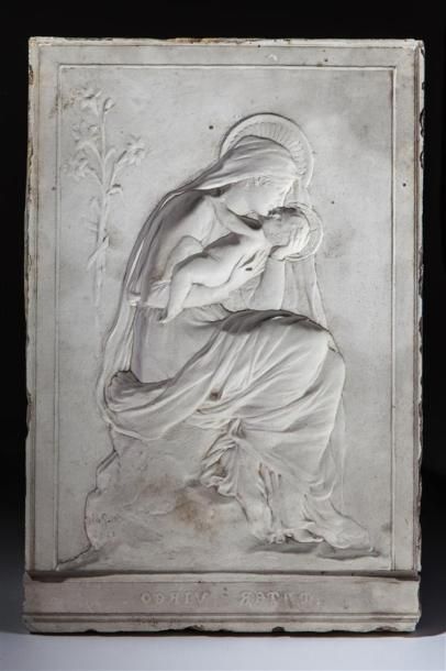 null 1 Grand moule en Plâtre représentant la Vierge à l'Enfant, portant inscription...