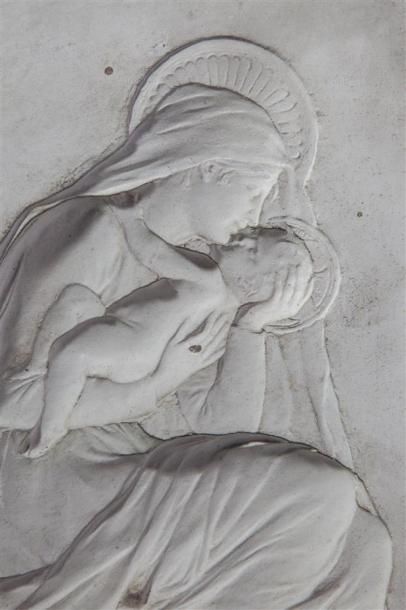 null 1 Grand moule en Plâtre représentant la Vierge à l'Enfant, portant inscription...