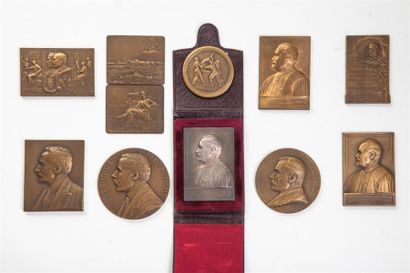 null 10 Médailles et plaquettes bronze - Commerce (Etablissements, Chambres et Tribunal).
1-Plaquette...