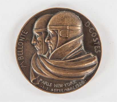 null COSTES & BELLONTE.
Médaille de table en bronze commémorant le premier Paris-New-York...