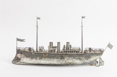null Un bateau BIGN, Allemagne 1912, cuirassé. Longeur: 60 cm. Entièrement décapé....