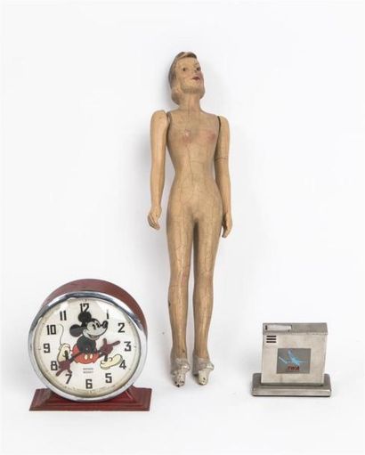 null Une petite poupée mannequin 38 cm., 1940, en composition, bel état 100%.
On...