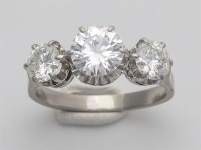 null Bague en or gris 750 millièmes et platine ornée d'un diamant taillé en brillant...