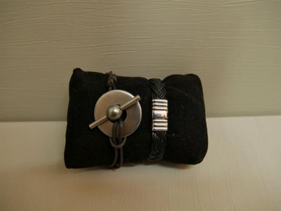 ALBANU. 
Bracelet de dame en métal, cuir...