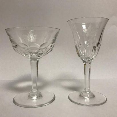 null Partie de service en verre à décor de feuille d'érable comprenant : 8 verres...