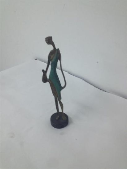null Ecole du XXème siècle.
Femme stylisée
Sculpture en bronze doré et technique...