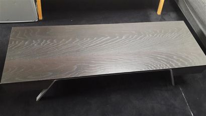 null 1 canapé en tissu gris
1 banquette moderne en bois naturel et blanc
1 table...