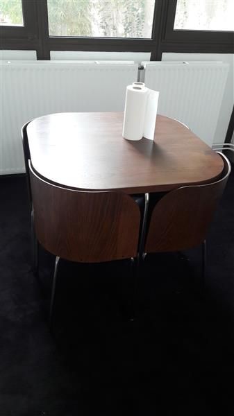 null 1 canapé en tissu gris
1 banquette moderne en bois naturel et blanc
1 table...
