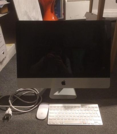 APPLE 1 iMac, 21,5 pouces, 2011, numero de série : C02GWU2EDHJF, souris et clavi...