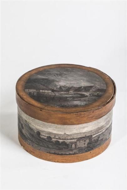 null Boite circulaire en bois peint à décor peint de paysage en grisaille