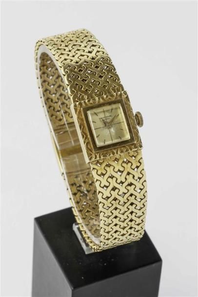 null UNIVERSAL GENEVE vers 1950
Montre bracelet de dame en or jaune 750 millièmes
(à...