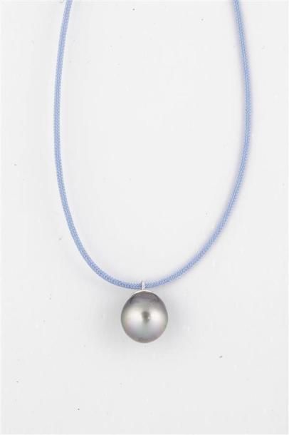 null Collier cordon en nylon bleu orné d'une perle de Tahiti